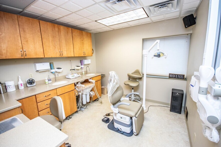 More Photos Of 1305 Chestnut St, West Bend Medical For Lease