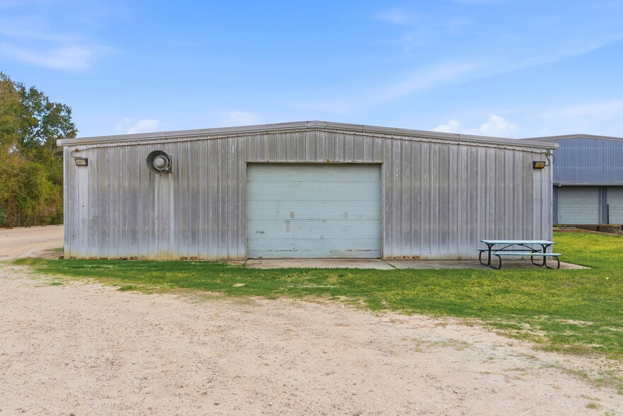 More Photos Of 13025 Fadeway ln, Houston Industrial For Lease