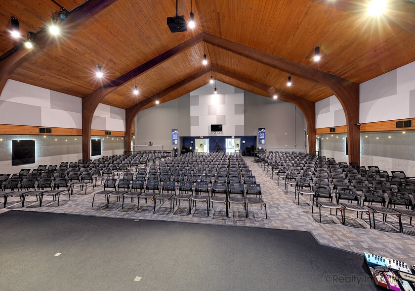 More Photos Of 18390 SW Farmington Rd, Aloha Religious Facility For Sale