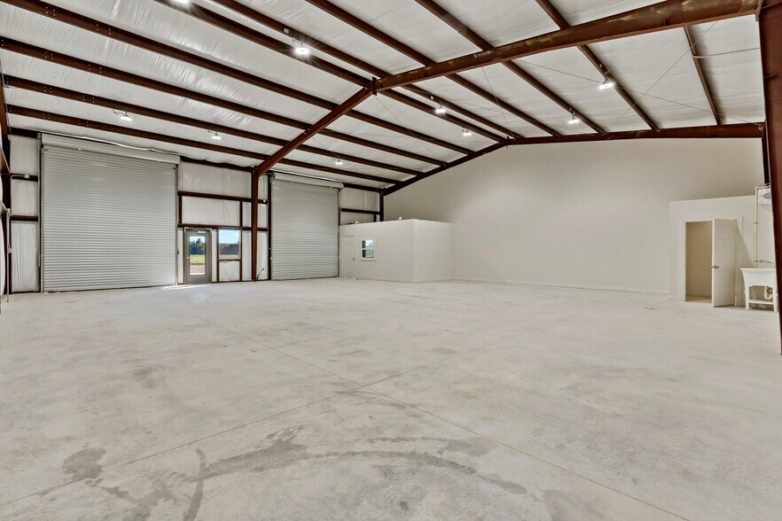 More Photos Of 5501 Bonham St, Paris Unknown For Lease