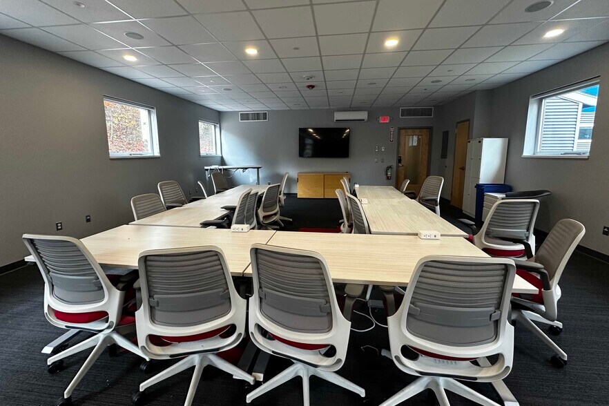 More Photos Of 553 Roosevelt Hwy, Colchester Office For Sale