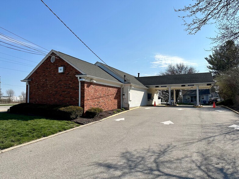 More Photos Of 3003 S Kentucky Ave, Indianapolis Bank For Sale