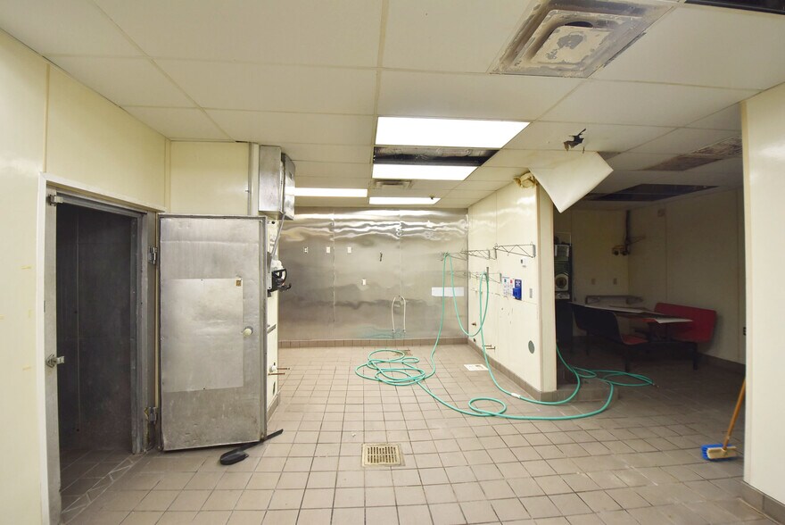 More Photos Of 64 Carriage Oaks Dr, Tyrone Restaurant For Lease