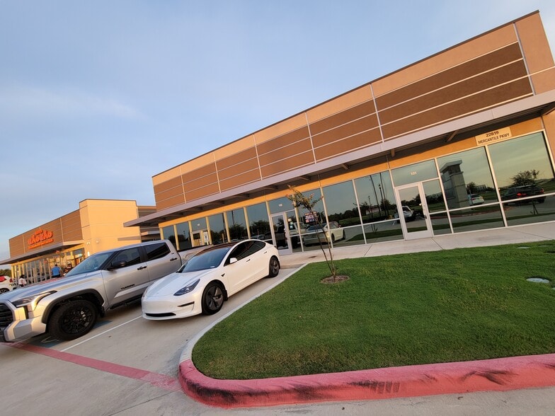 More Photos Of 22819 Mercantile Pkwy, Katy Restaurant For Lease