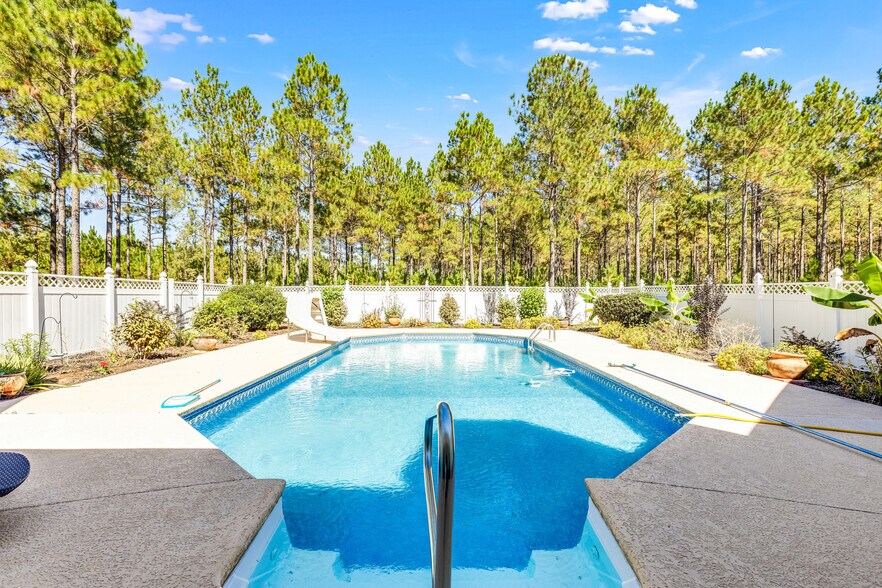 More Photos Of 110 Bethel Village Rd, Eastman Hotel For Sale