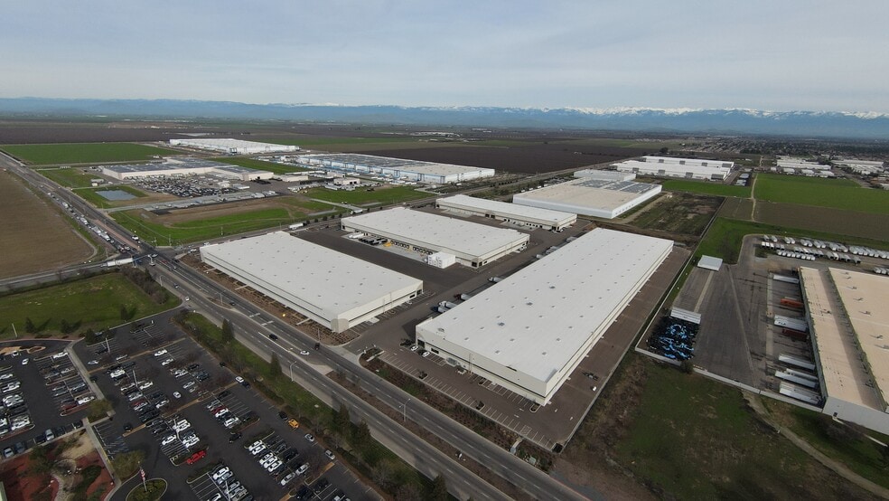 Primary Photo Of 2520-2526 N Plaza Dr, Visalia Warehouse For Lease