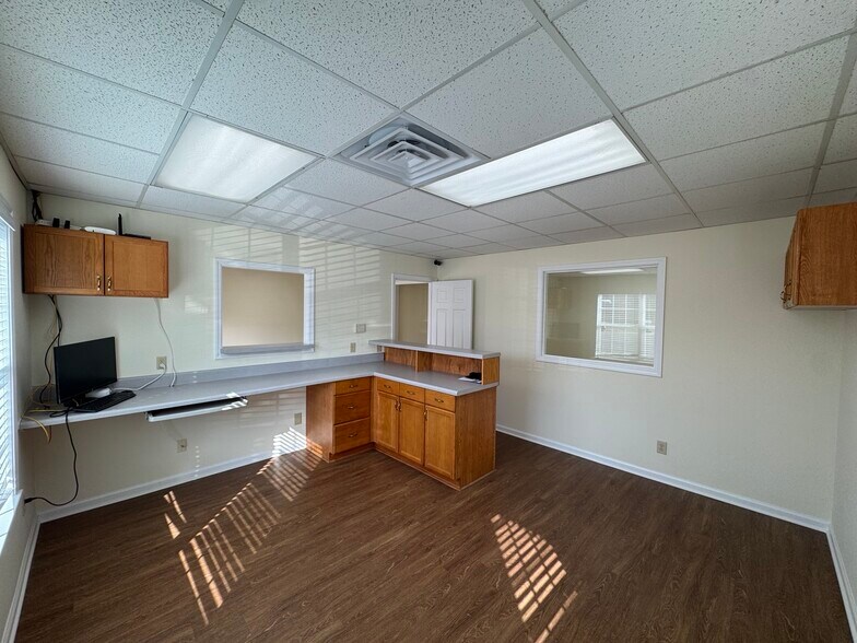 More Photos Of 172 Luyben Hills Rd, Kingston Springs Office For Lease