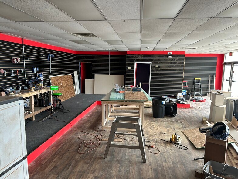 More Photos Of 309 Ruffner Ave, Charleston General Retail For Sale