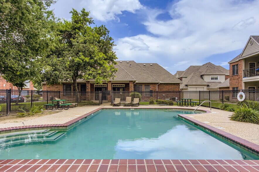 More Photos Of 12380 Wood Bayou Dr, Houston Apartments For Sale