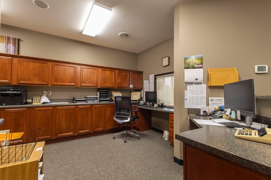 More Photos Of 2100 Silva Ln, Moberly Office For Sale