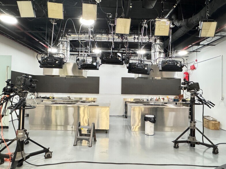 More Photos Of 3447 Collins Pl, Flushing Warehouse For Lease