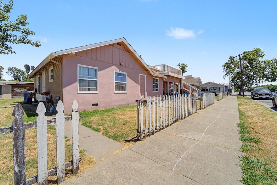 More Photos Of 1315 E St, Marysville Apartments For Sale