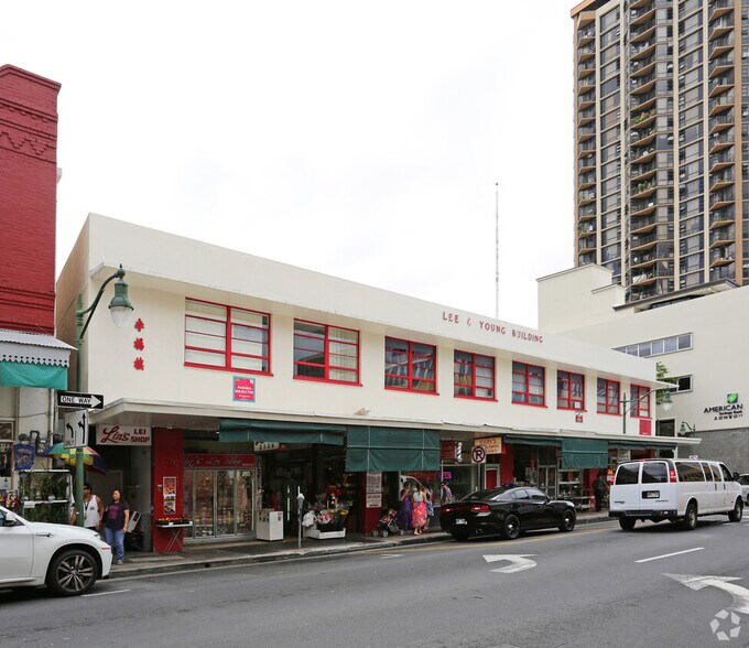 More Photos Of 90 N King St, Honolulu Storefront Retail Office For Lease
