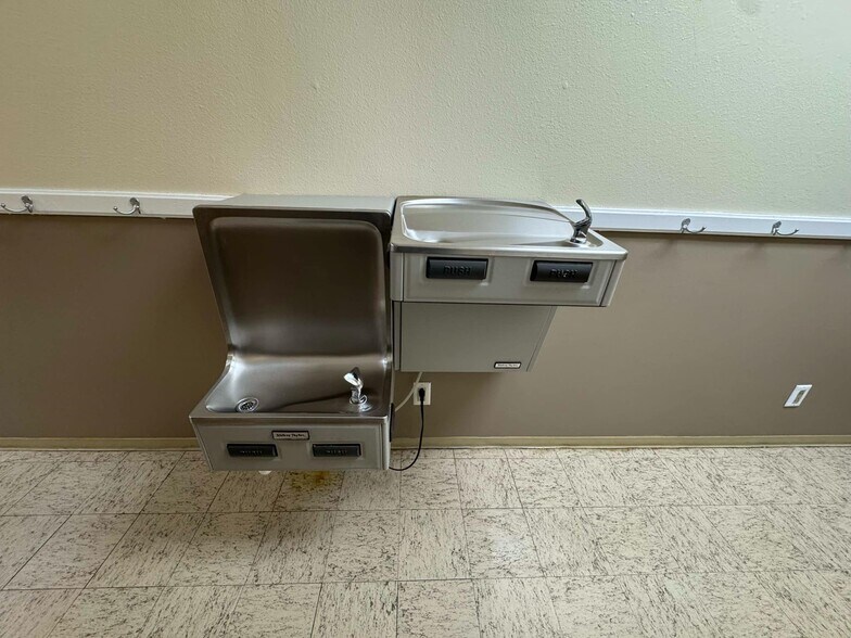 More Photos Of 1810 E Broadway Ave, Enid Flex For Sale