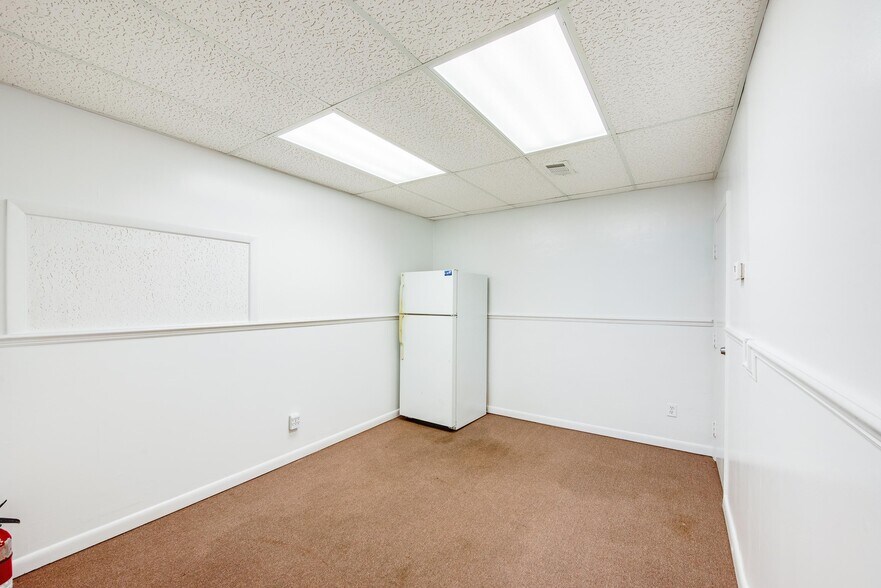 More Photos Of 1617 Ridgewood Ave, Holly Hill Unknown For Lease