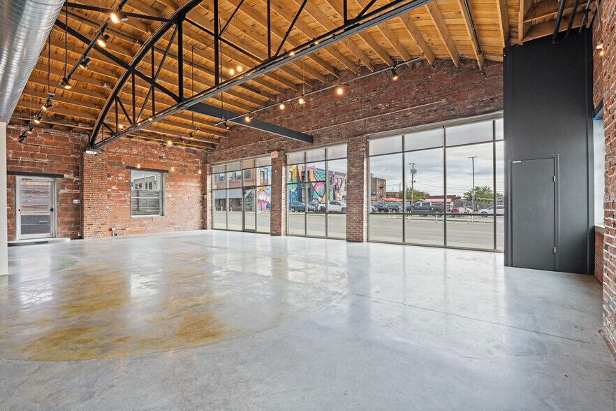 More Photos Of 1814 Oak St, Kansas City General Retail For Lease