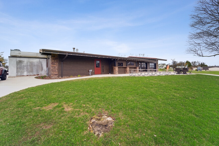 More Photos Of 707 W Park Ave, Kiel Restaurant For Sale