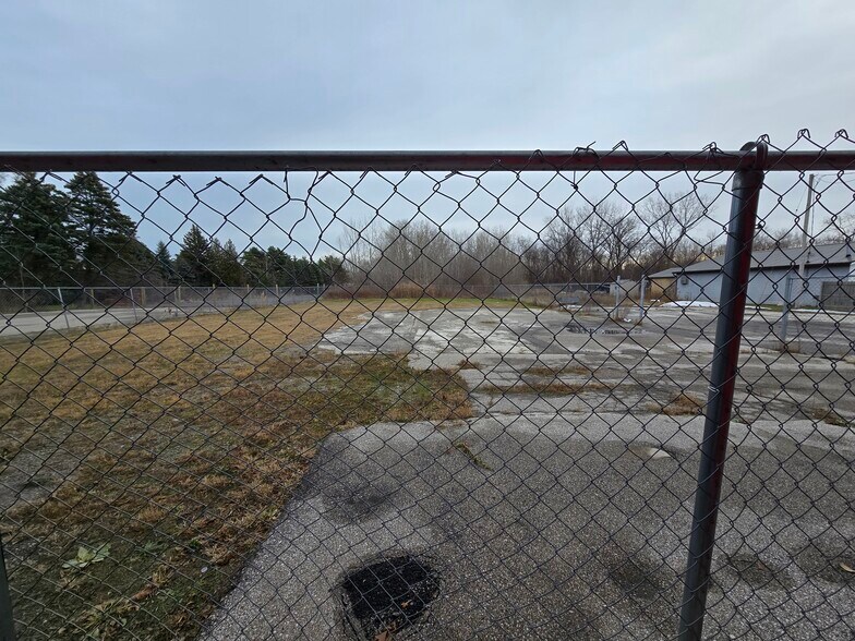 More Photos Of 3895 N Euclid Ave, Bay City Office For Sale