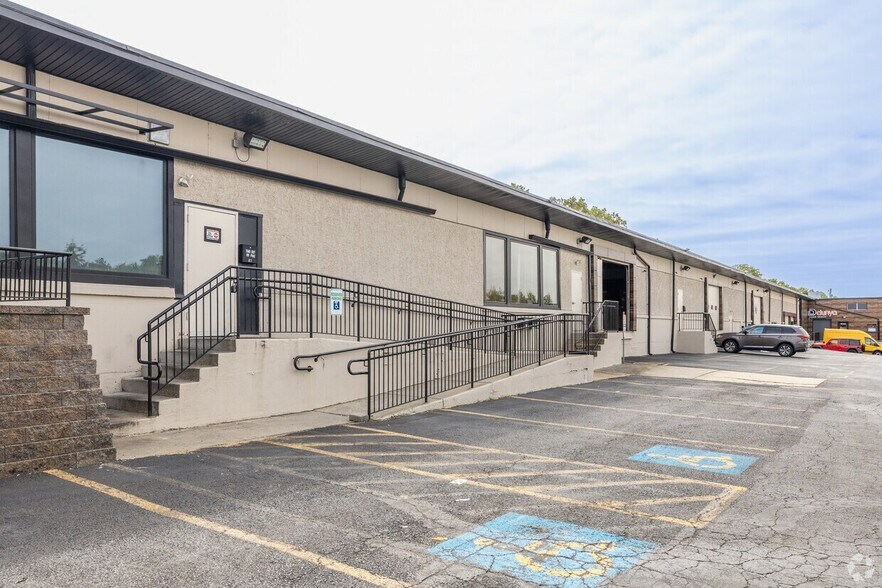 More Photos Of 2840 Pine Rd, Huntingdon Valley Showroom For Lease