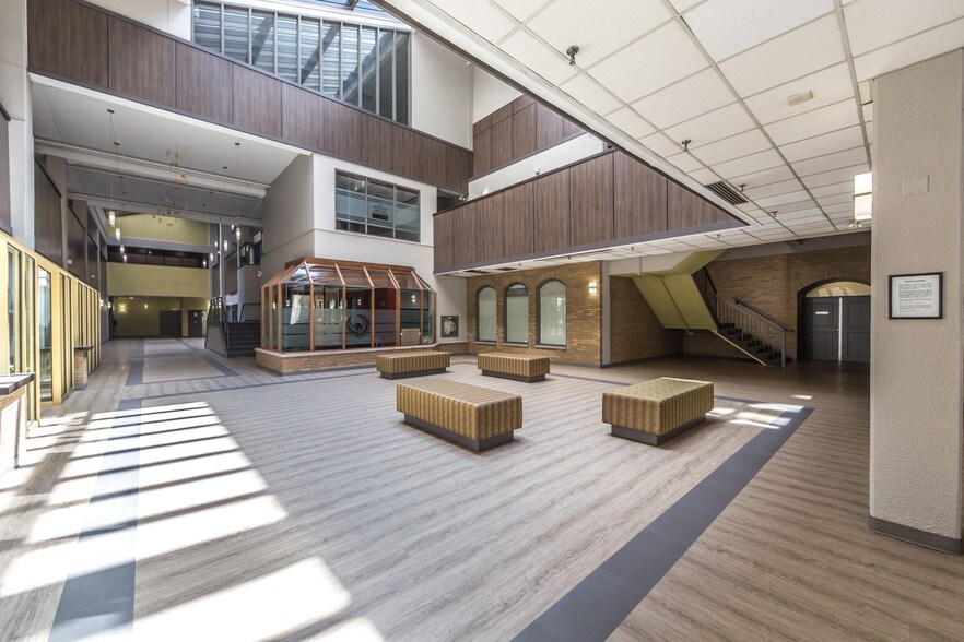 More Photos Of 379 Dundas St, London Office For Lease