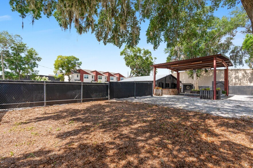 More Photos Of 209 Palmetto Ave, Longwood Restaurant For Lease