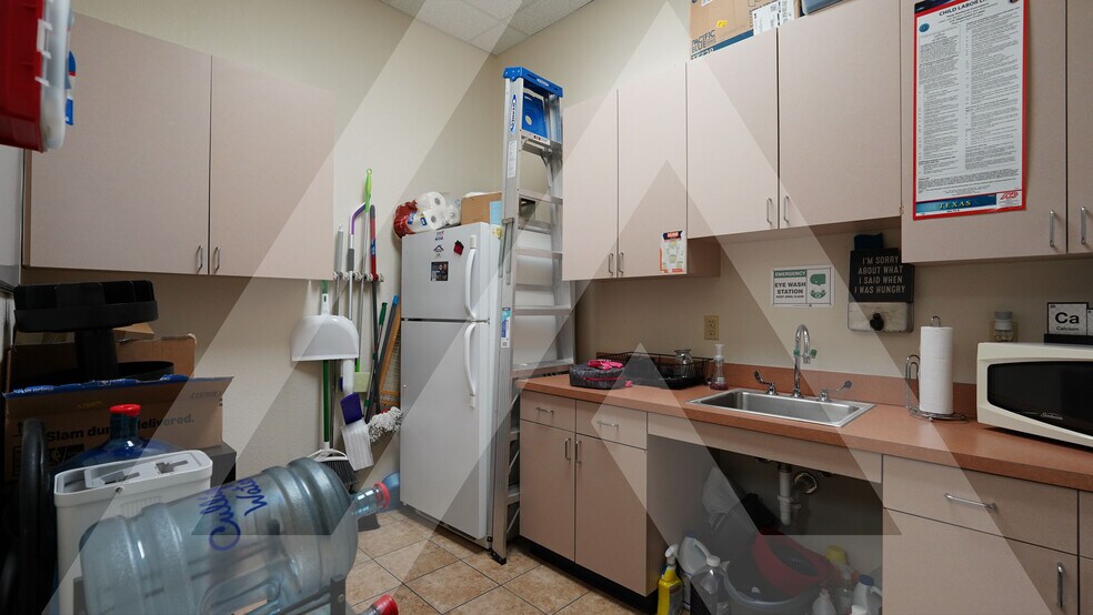 More Photos Of 2404 Smith Ranch Rd, Pearland Medical For Lease
