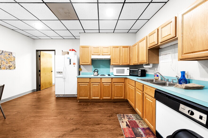 More Photos Of 110 Industrial Dr, Forney Showroom For Sale