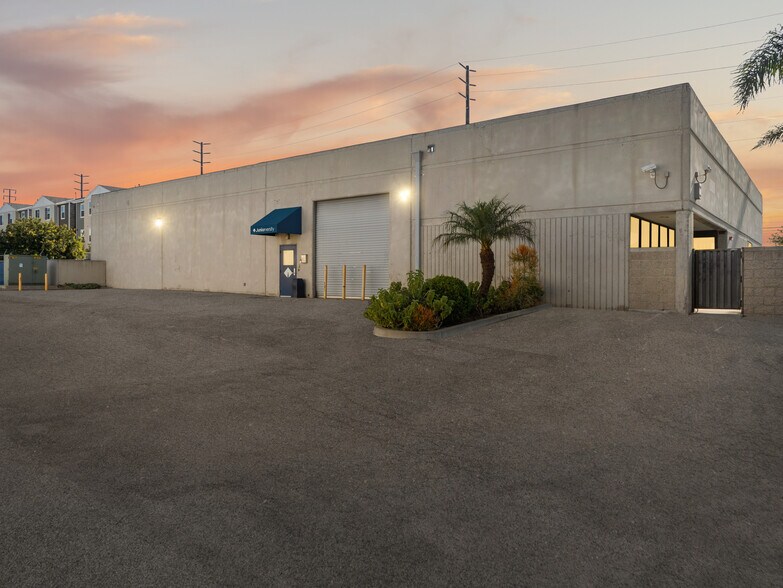 More Photos Of 2350-2400 S Central Ave, Compton Warehouse For Lease