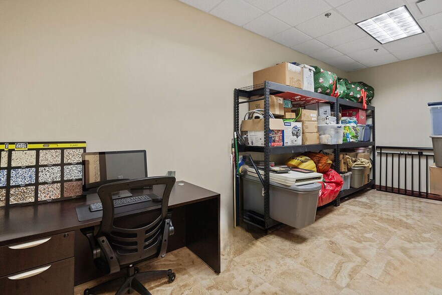 More Photos Of 7901 Kingspointe Pky, Orlando Showroom For Sale