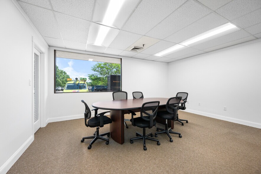 More Photos Of 55 Accord Park Dr, Rockland Office For Lease
