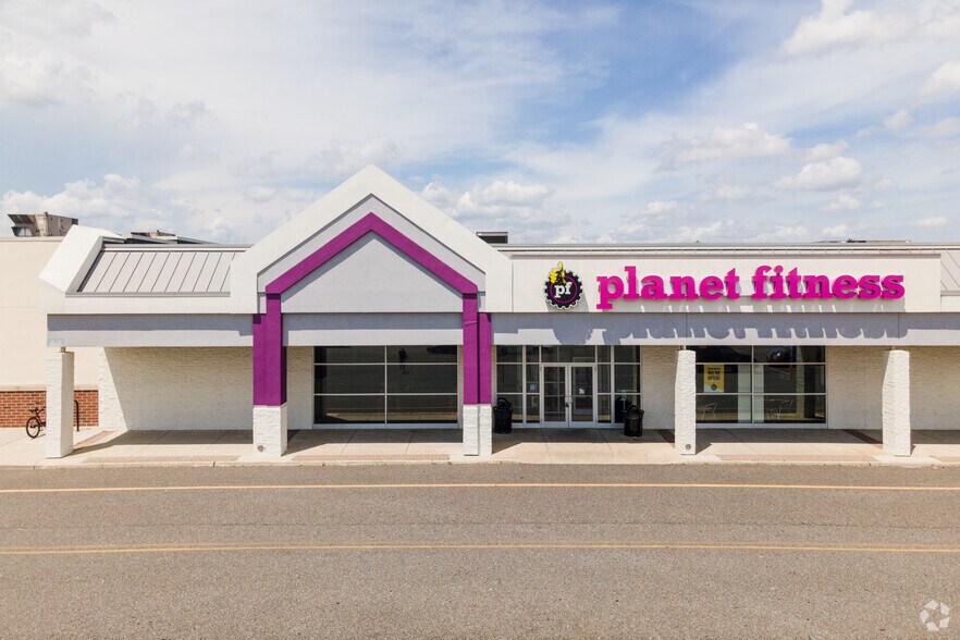 More Photos Of 4403 Black Horse Pike, Mays Landing General Retail For Lease