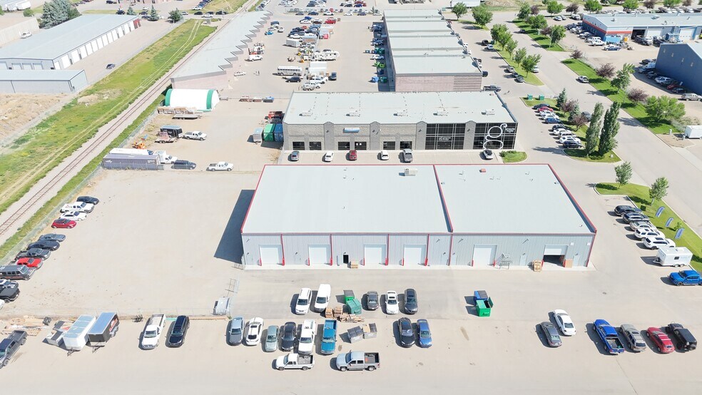 More Photos Of 526 39 St N, Lethbridge Warehouse For Lease