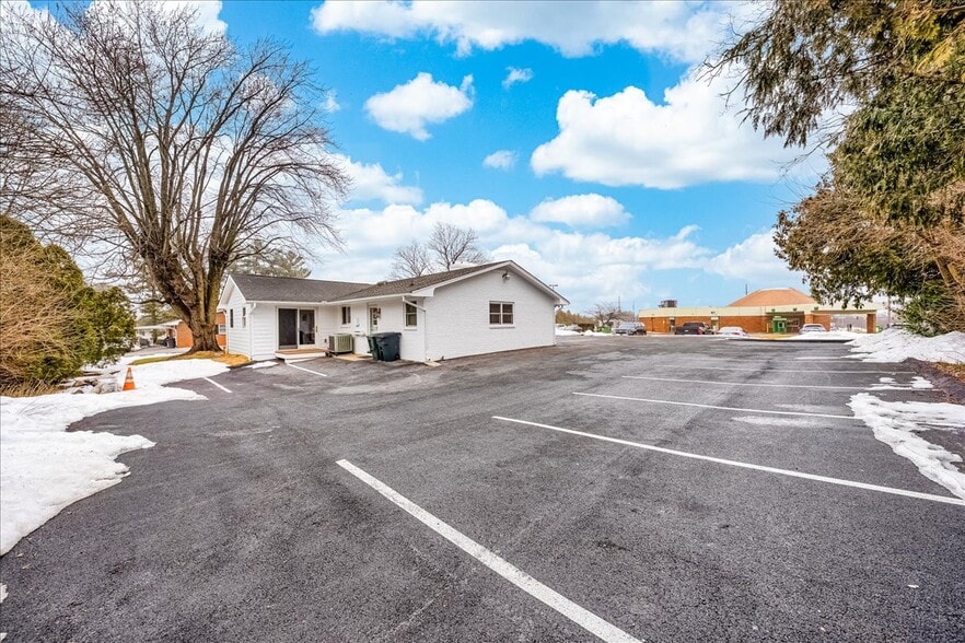 More Photos Of 611 Nursery Rd, Westminster Office For Sale