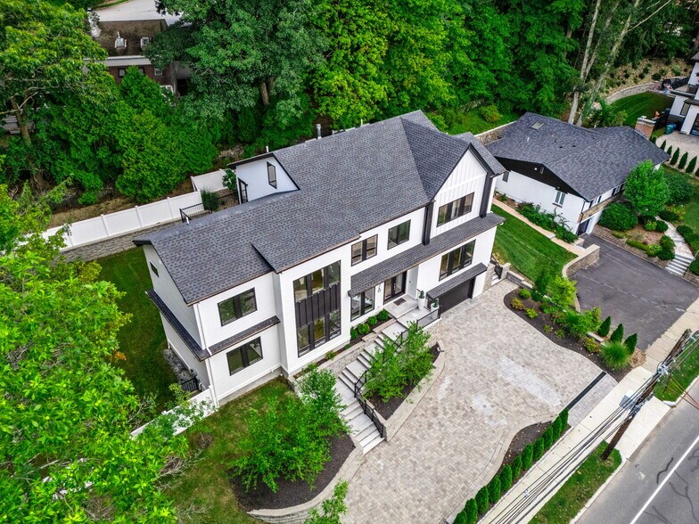 More Photos Of 678 Dedham St, Newton Specialty For Sale