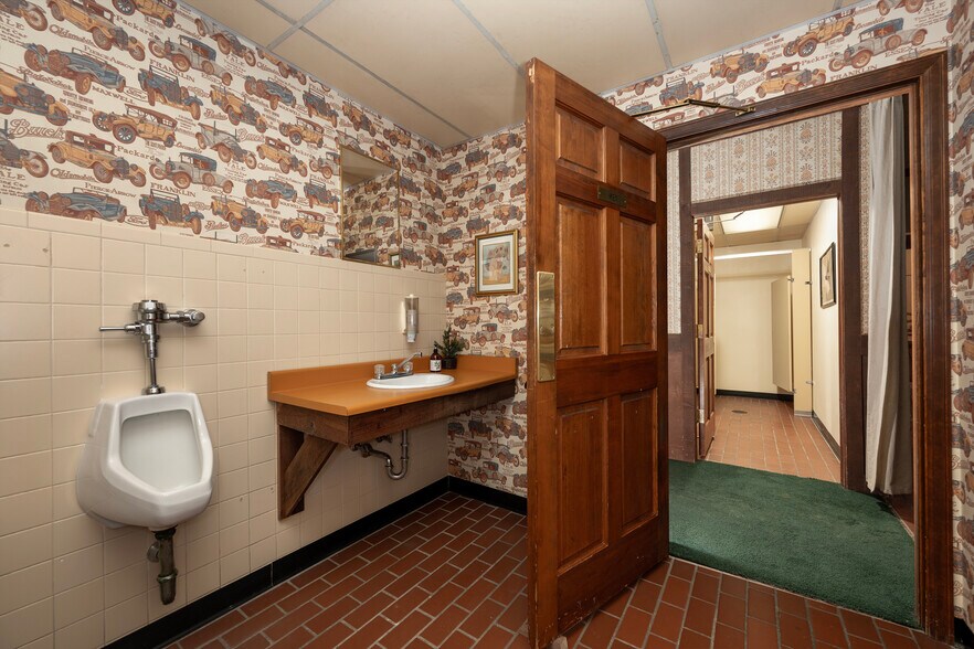 More Photos Of 312 4th Street St, Kremmling Light Manufacturing For Sale