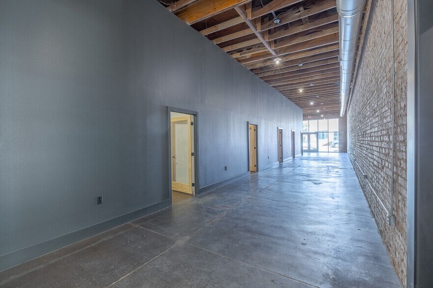 More Photos Of 611 Broadway, Lubbock Storefront For Sale