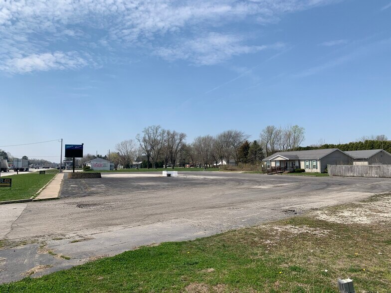 More Photos Of 10137 W HWY 30, Wanatah Flex For Sale