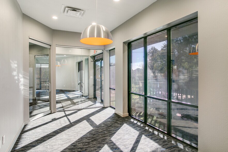 More Photos Of 2650 Valley View Ln, Farmers Branch Office For Sale