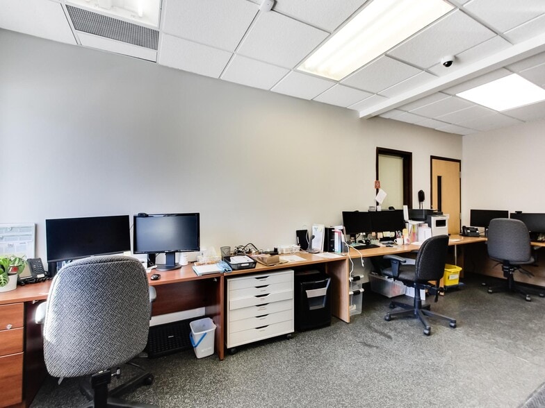 More Photos Of 540 Plains Rd E, Burlington Apartments For Sale