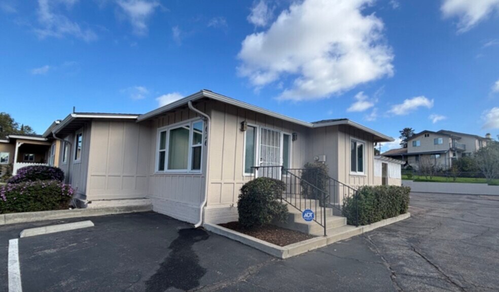 Primary Photo Of 626 Civic Center Dr, Vista Medical For Lease