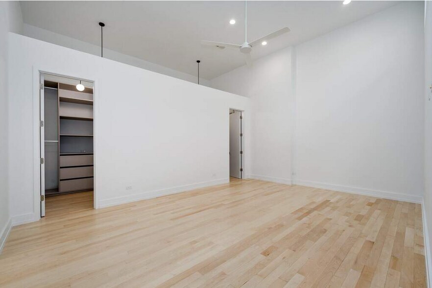 More Photos Of 1219 W Madison St, Chicago Storefront Retail Residential For Lease