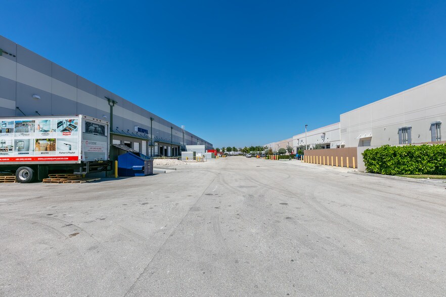 More Photos Of 2005-2185 NW 115th Ave, Miami Manufacturing For Lease