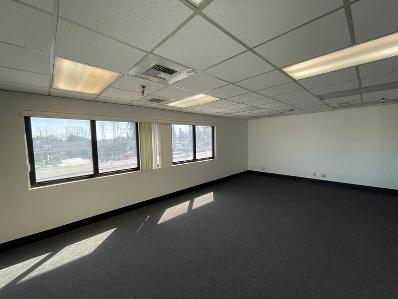 More Photos Of 6925 Atlantic Ave, Long Beach Warehouse For Lease