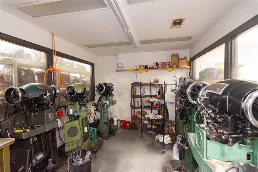 More Photos Of 4909 Commercial Park Dr, Austin Flex For Sale