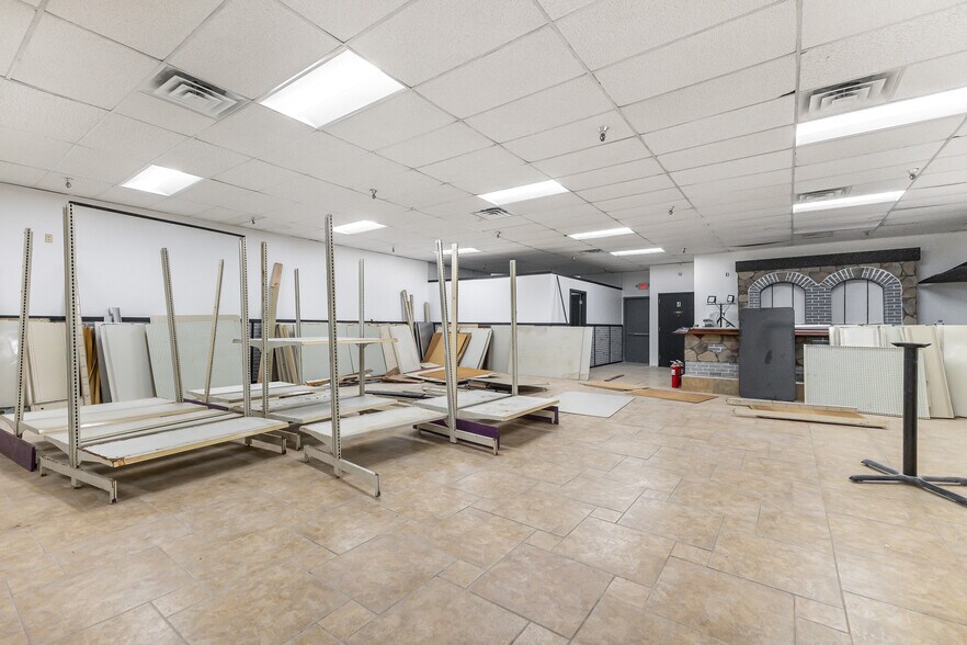More Photos Of 128 W 8th St, Monroe General Retail For Sale