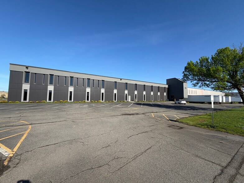 More Photos Of 1201 Valley Brook Ave, Lyndhurst Warehouse For Lease
