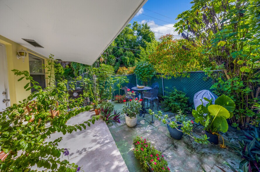 More Photos Of 1008 18th Ave N, Lake Worth Beach Apartments For Sale