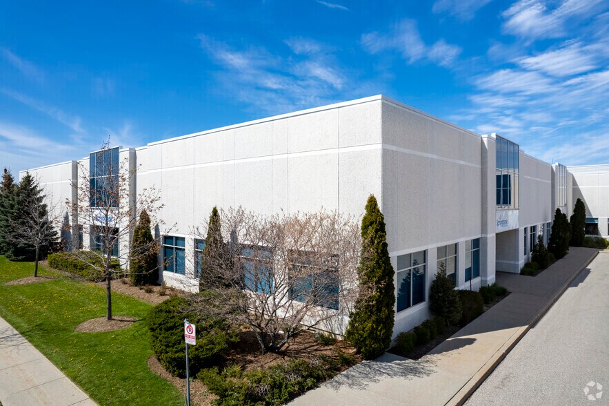 More Photos Of 3615 Laird Rd, Mississauga Showroom For Lease