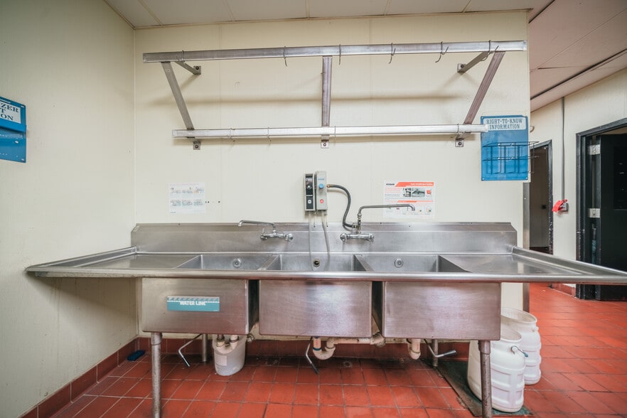 More Photos Of 7373 Comfort Inn Dr, Warrenton General Retail For Sale