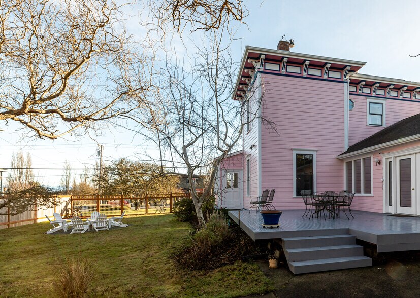 More Photos Of 704 N Main St, Coupeville Hospitality For Sale